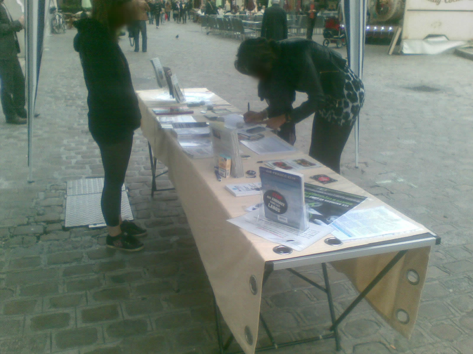 Dijon – Lundi 07 octobre 2013 – Stand ICE STOP Vivisection